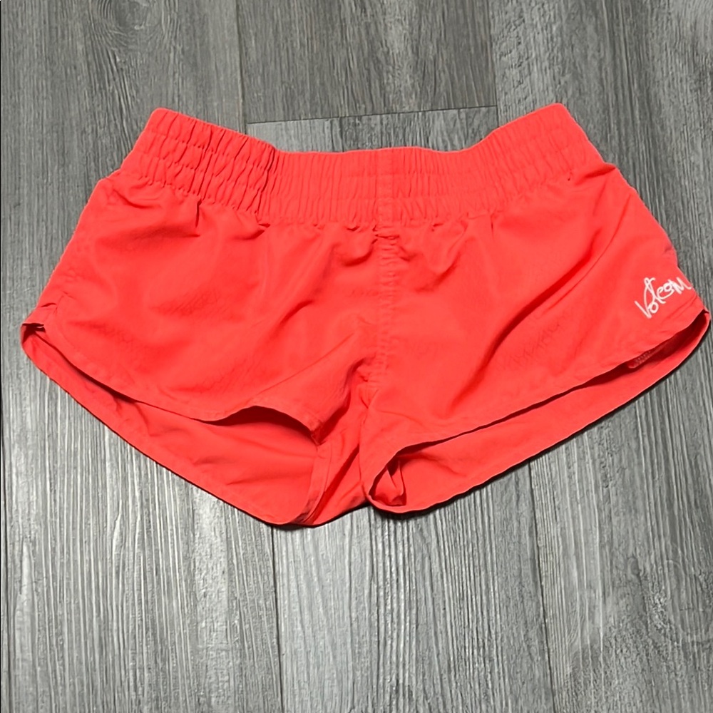 Volcom Miss Mod women’s Burnt orange very short board shorts / size S